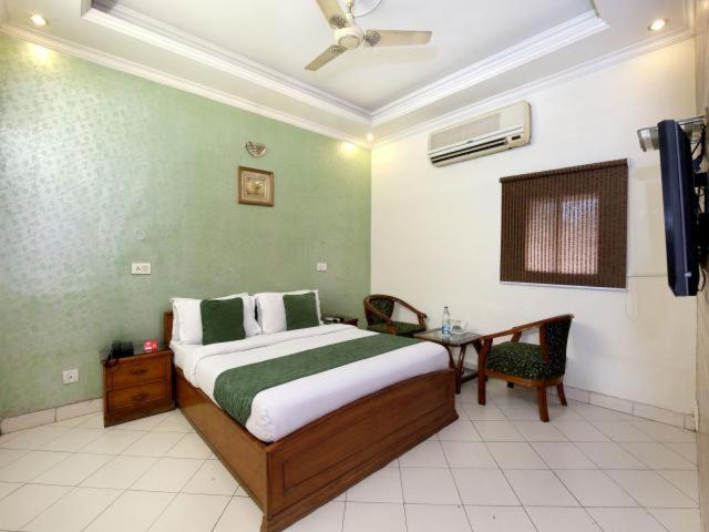 Hotel Paradise Chandīgarh Buitenkant foto